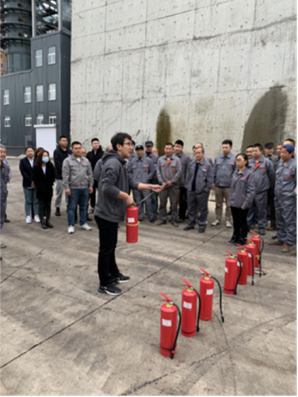 21.节能总公司进行安全出产消防演练_副本.png