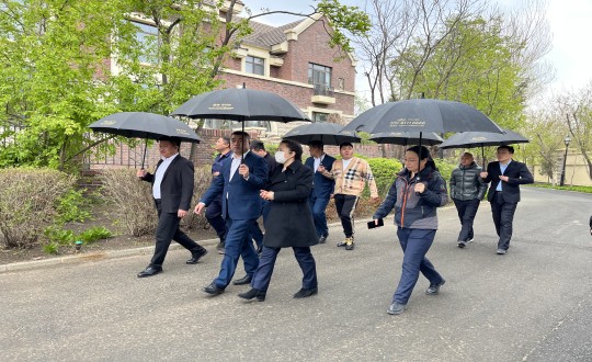 17.保利物业观摩团参观4002cc永利集团·美邑园区_副本.jpg